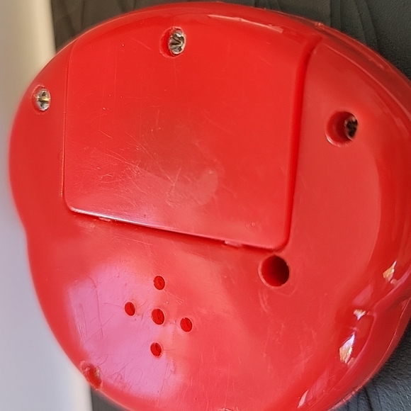 Dinkie Dino Electronic Virtual Pet RakuRaku Dinokun Red English Ver. - Picture 3 of 3